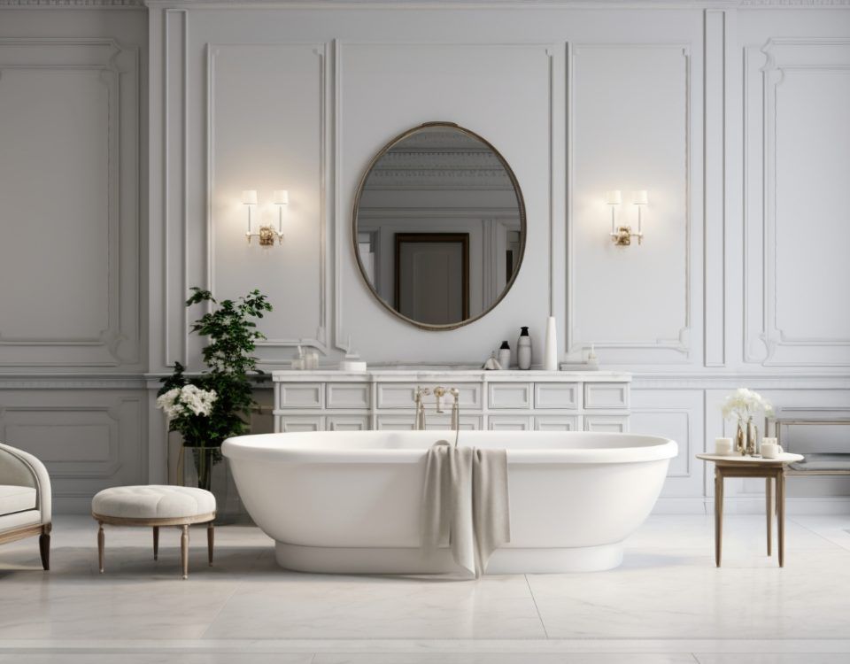Cadă freestanding albă într-o baie modernă, spațioasă și luminoasă